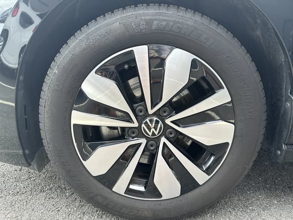 Photo de la voiture VOLKSWAGEN GOLF 1.5 TSI 150  BVM6 Active - 5P