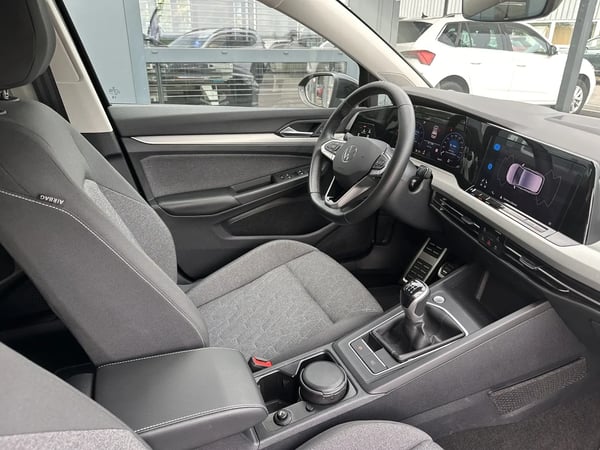 Photo de la voiture VOLKSWAGEN GOLF 1.5 TSI 150  BVM6 Active - 5P