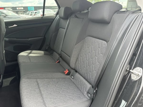Photo de la voiture VOLKSWAGEN GOLF 1.5 TSI 150  BVM6 Active - 5P