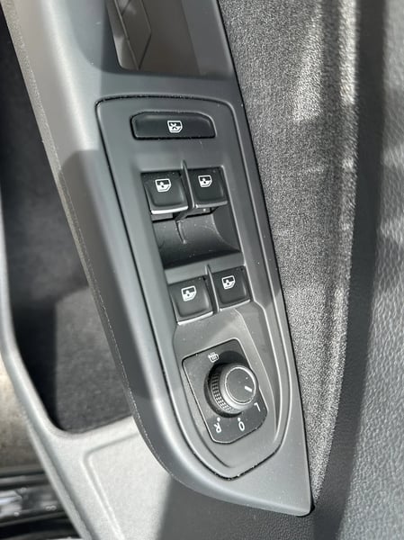 Photo de la voiture VOLKSWAGEN GOLF 1.5 TSI 150  BVM6 Active - 5P