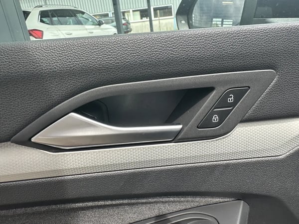 Photo de la voiture VOLKSWAGEN GOLF 1.5 TSI 150  BVM6 Active - 5P