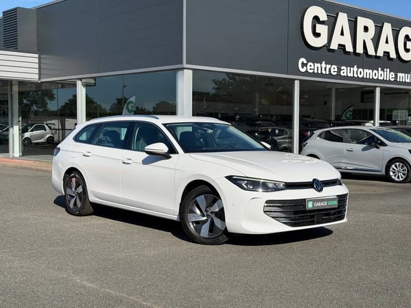 Photo de présentation de la voiture VOLKSWAGEN PASSAT 2.0 TDI EVO SCR 150 DSG7 Life Plus