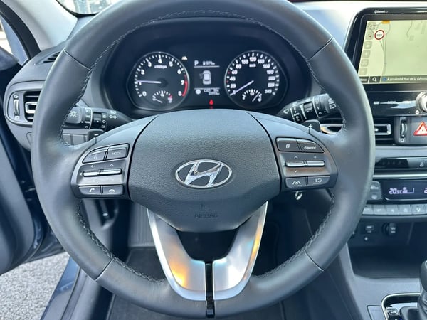 Photo de la voiture HYUNDAI i30 1.0 T-GDi 120 DCT-7 Hybrid 48V Creative