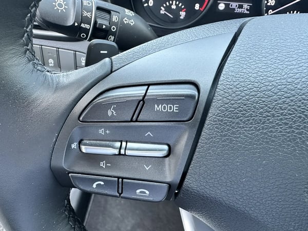 Photo de la voiture HYUNDAI i30 1.0 T-GDi 120 DCT-7 Hybrid 48V Creative
