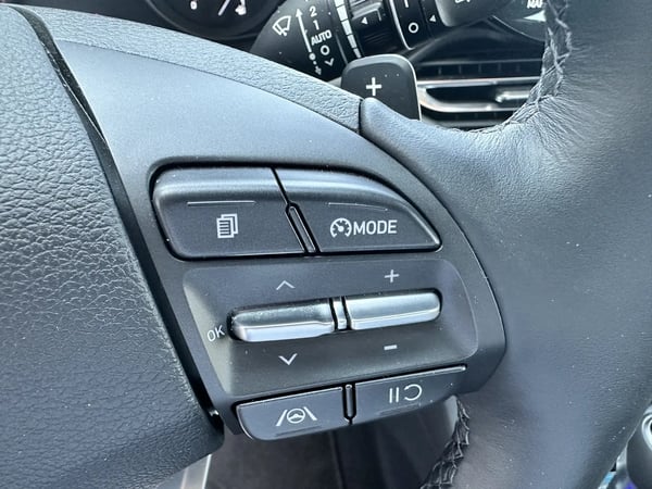 Photo de la voiture HYUNDAI i30 1.0 T-GDi 120 DCT-7 Hybrid 48V Creative