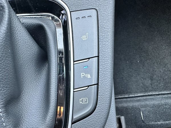 Photo de la voiture HYUNDAI i30 1.0 T-GDi 120 DCT-7 Hybrid 48V Creative
