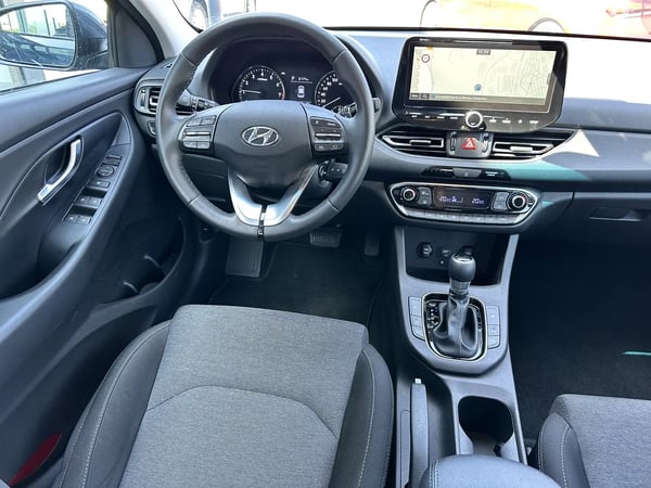 Photo de la voiture HYUNDAI i30 1.0 T-GDi 120 DCT-7 Hybrid 48V Creative