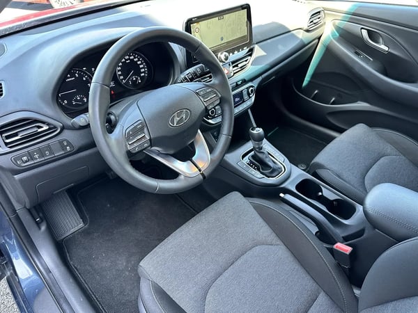 Photo de la voiture HYUNDAI i30 1.0 T-GDi 120 DCT-7 Hybrid 48V Creative