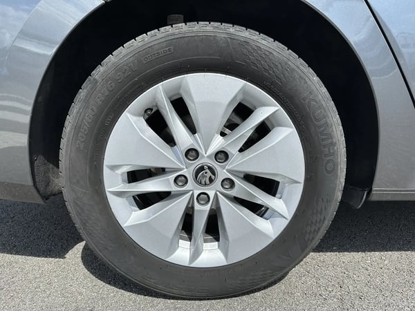 Photo de la voiture SKODA OCTAVIA COMBI 2.0 TDI 116 ch Business