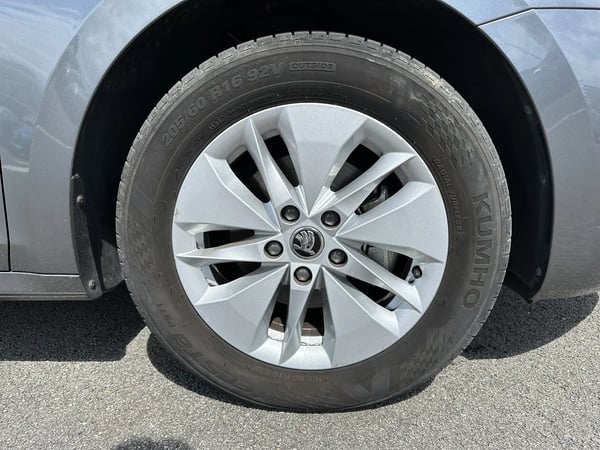 Photo de la voiture SKODA OCTAVIA COMBI 2.0 TDI 116 ch Business