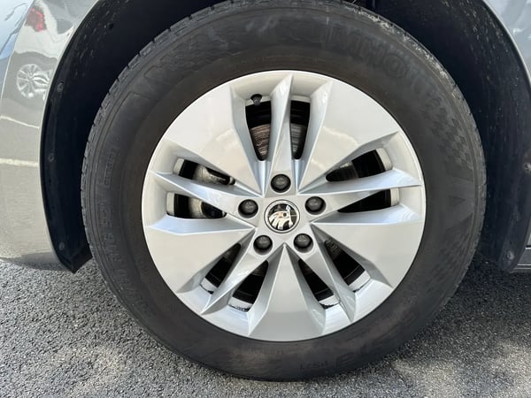 Photo de la voiture SKODA OCTAVIA COMBI 2.0 TDI 116 ch Business