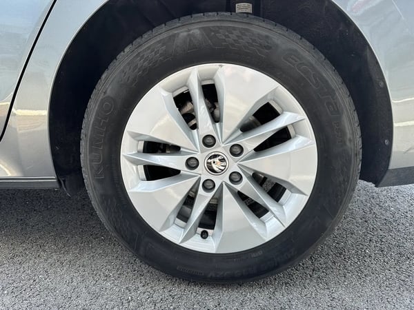 Photo de la voiture SKODA OCTAVIA COMBI 2.0 TDI 116 ch Business