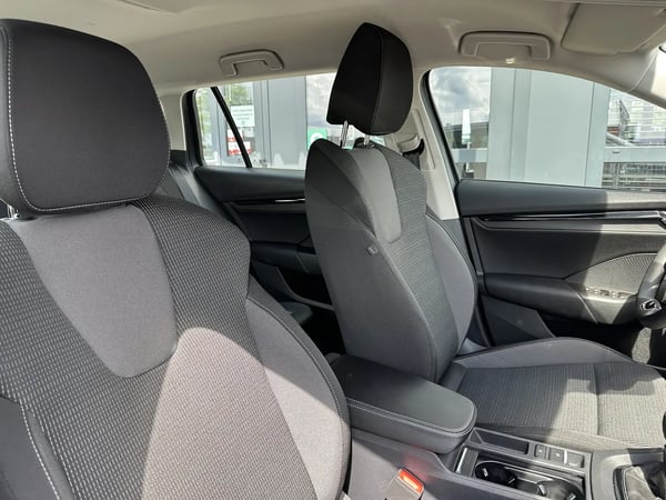 Photo de la voiture SKODA OCTAVIA COMBI 2.0 TDI 116 ch Business