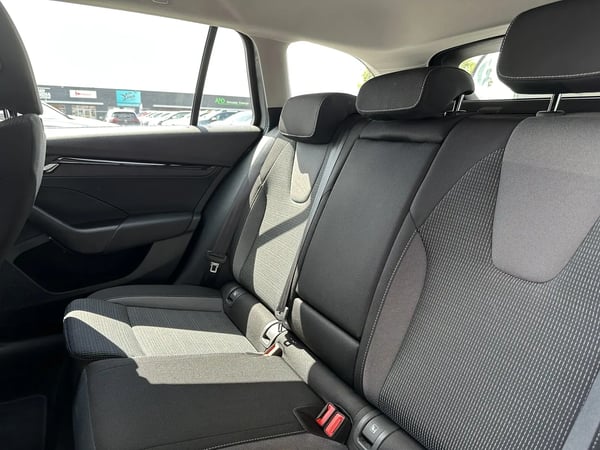 Photo de la voiture SKODA OCTAVIA COMBI 2.0 TDI 116 ch Business