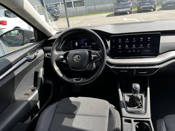 Photo de la voiture SKODA OCTAVIA COMBI 2.0 TDI 116 ch Business