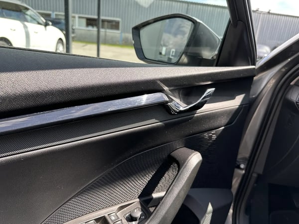 Photo de la voiture SKODA OCTAVIA COMBI 2.0 TDI 116 ch Business