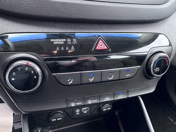 Photo de la voiture HYUNDAI TUCSON 1.7 CRDi 115 2WD Initia