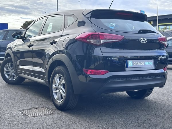 Photo de la voiture HYUNDAI TUCSON 1.7 CRDi 115 2WD Initia