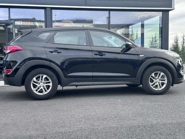 Photo de la voiture HYUNDAI TUCSON 1.7 CRDi 115 2WD Initia