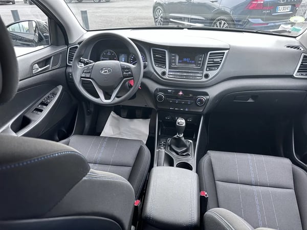 Photo de la voiture HYUNDAI TUCSON 1.7 CRDi 115 2WD Initia