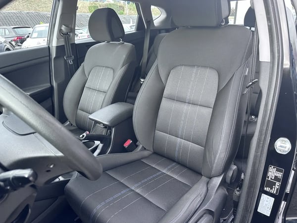 Photo de la voiture HYUNDAI TUCSON 1.7 CRDi 115 2WD Initia