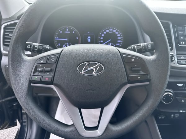 Photo de la voiture HYUNDAI TUCSON 1.7 CRDi 115 2WD Initia