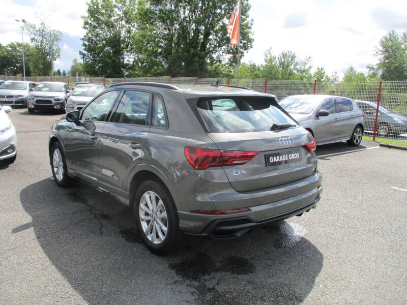 Photo de la voiture AUDI Q3 35 TDI 150 ch S tronic 7 S line