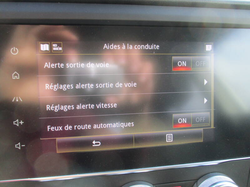 Photo de la voiture RENAULT KADJAR TCe 140 FAP EDC Intens