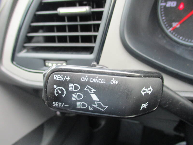 Photo de la voiture SEAT LEON 1.6 TDI 110 Ecomotive Reference