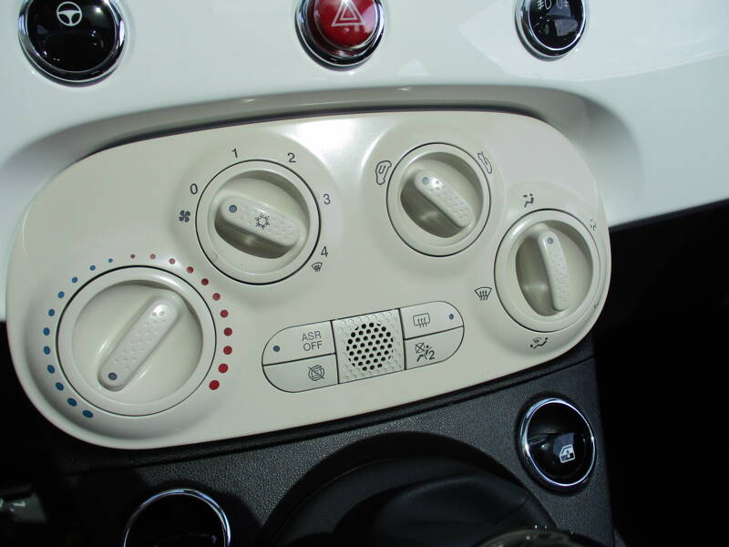 Photo de la voiture FIAT 500 SERIE 8 EURO 6D-TEMP 1.0 70 ch Hybride BSG S/S Lounge