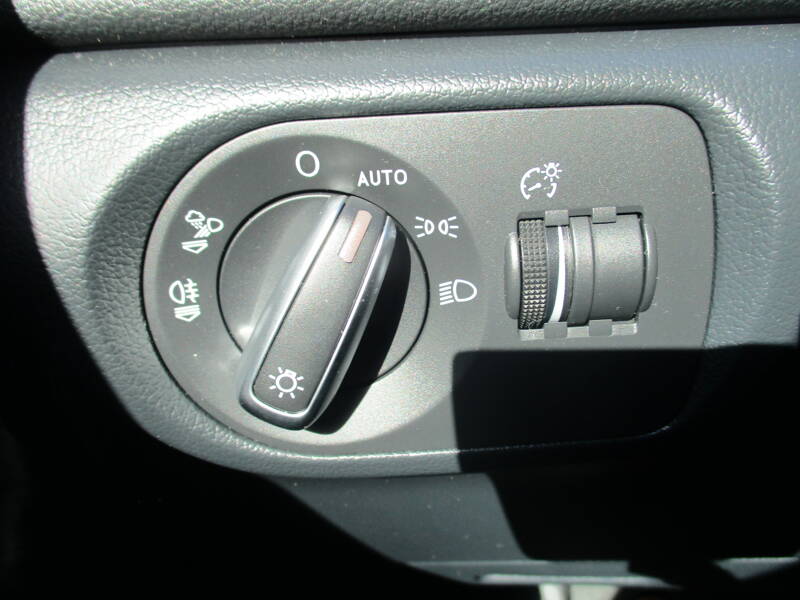 Photo de la voiture AUDI Q3 2.0 TDI 150 ch S tronic 7 Midnight Series