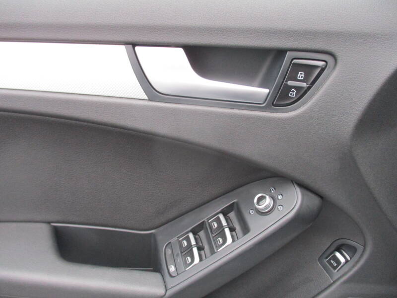 Photo de la voiture AUDI A4 2.0 TDI 190 DPF Clean Diesel Quattro Ambition Luxe S Tronic A