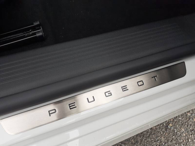 Photo de la voiture PEUGEOT 308 PureTech 130ch S&S EAT8 GT