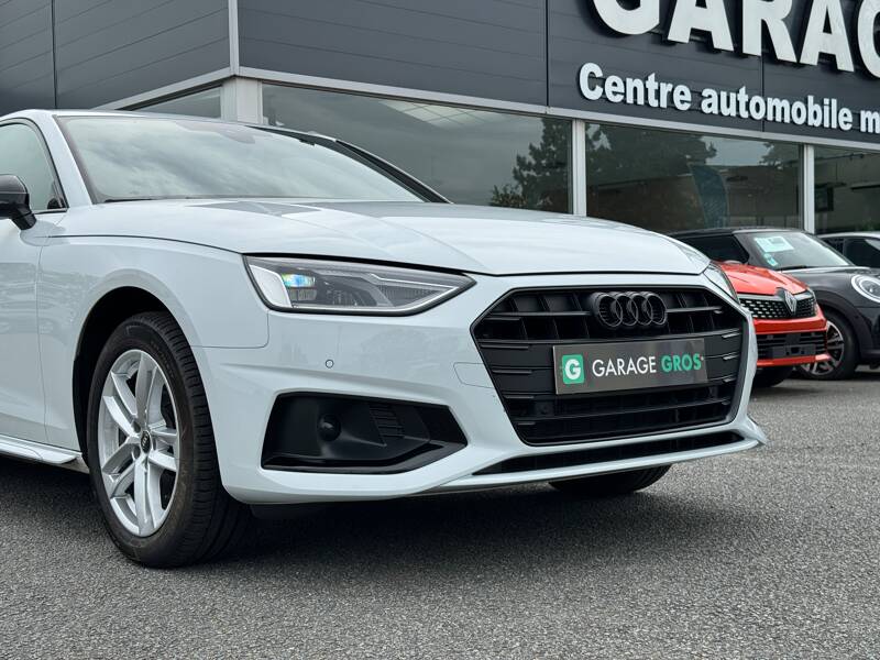 Photo de la voiture AUDI A4 30 TDI 136 S tronic 7 S line