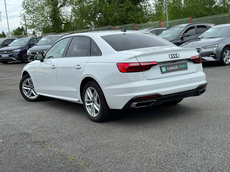 Photo de la voiture AUDI A4 30 TDI 136 S tronic 7 S line