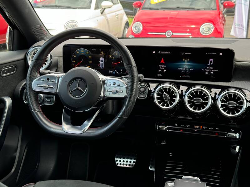 Photo de la voiture MERCEDES CLASSE A 200 7G-DCT AMG Line