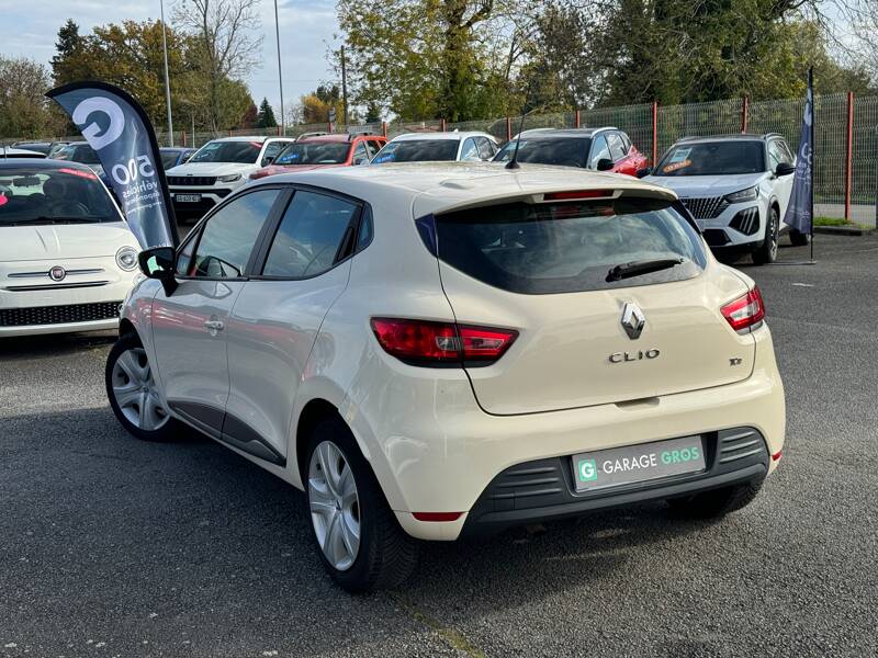 Photo de la voiture RENAULT CLIO IV TCe 90 Zen