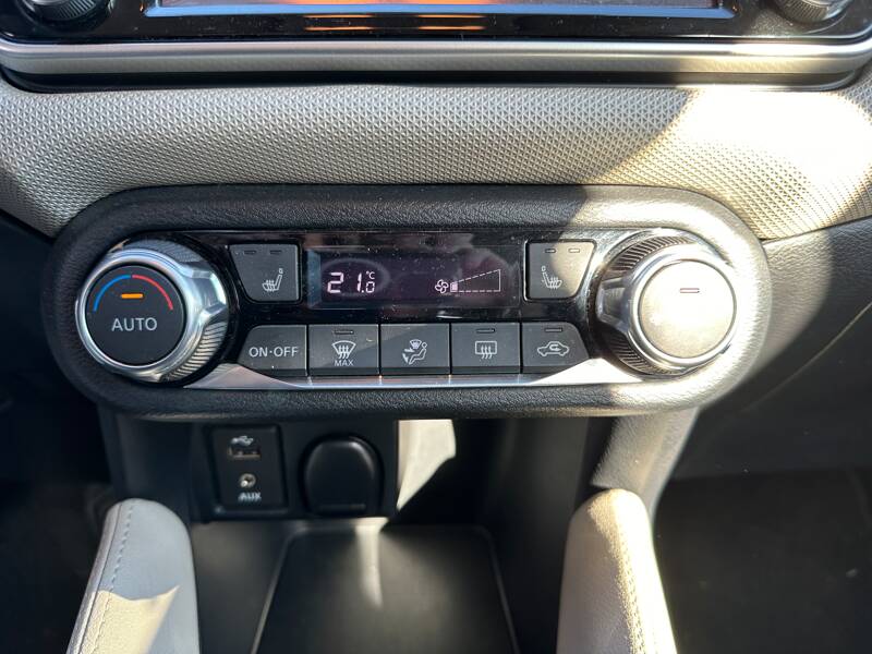 Photo de la voiture NISSAN MICRA 2017 dCi 90 N-Connecta