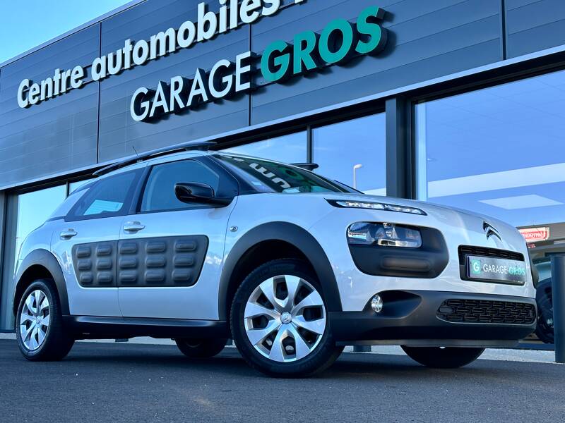 Photo de la voiture CITROEN C4 CACTUS PureTech 82 Feel