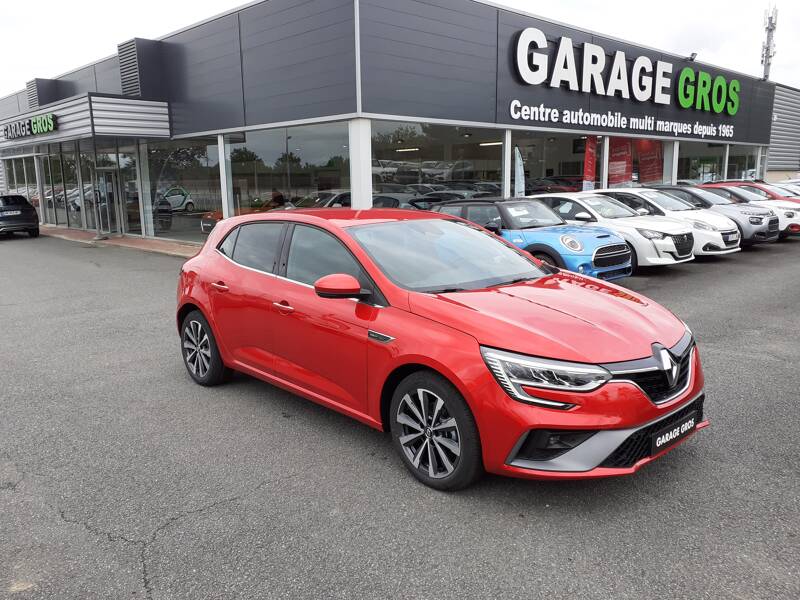 Photo de la voiture RENAULT MEGANE IV BERLINE Blue dCi 115 EDC R.S. Line