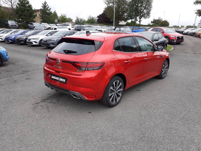 Photo de la voiture RENAULT MEGANE IV BERLINE Blue dCi 115 EDC R.S. Line