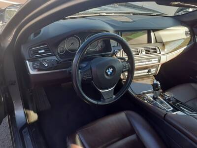 Voir la photo n°4 de la voiture d'occasion BMW SERIE 5 F10 LCI — 530d xDrive 258 ch Luxury A