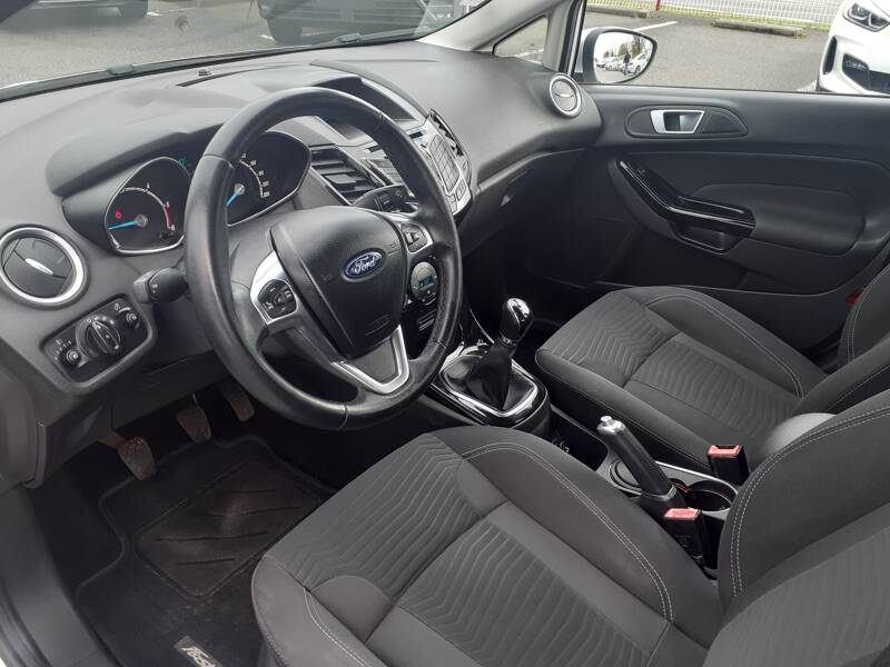 Photo de la voiture FORD FIESTA 1.6 TDCi 95 FAP Titanium