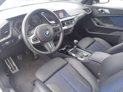 Voir la photo n°4 de la voiture d'occasion BMW SERIE 1 F40 — 116d 116 ch M Sport