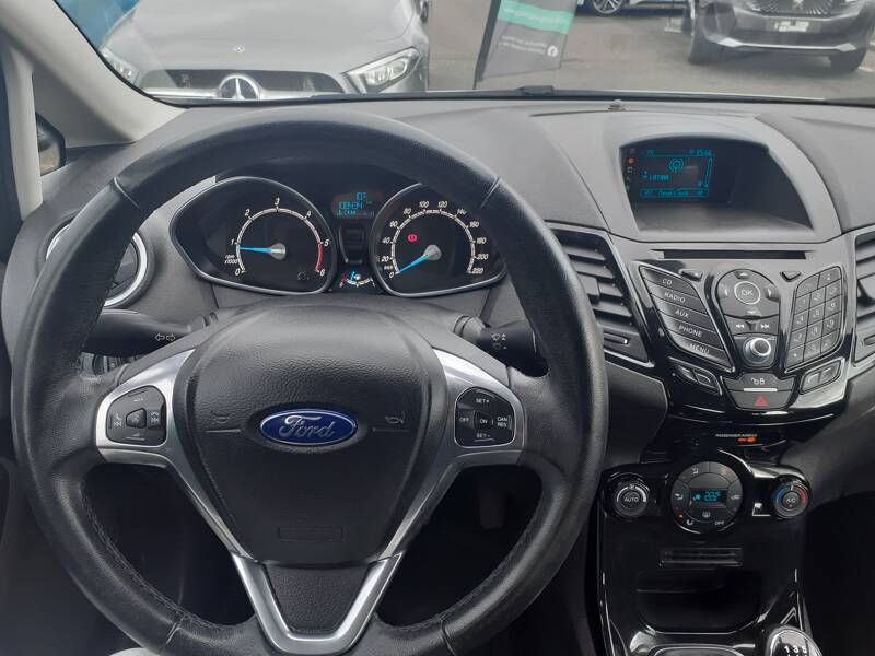 Photo de la voiture FORD FIESTA 1.6 TDCi 95 FAP Titanium