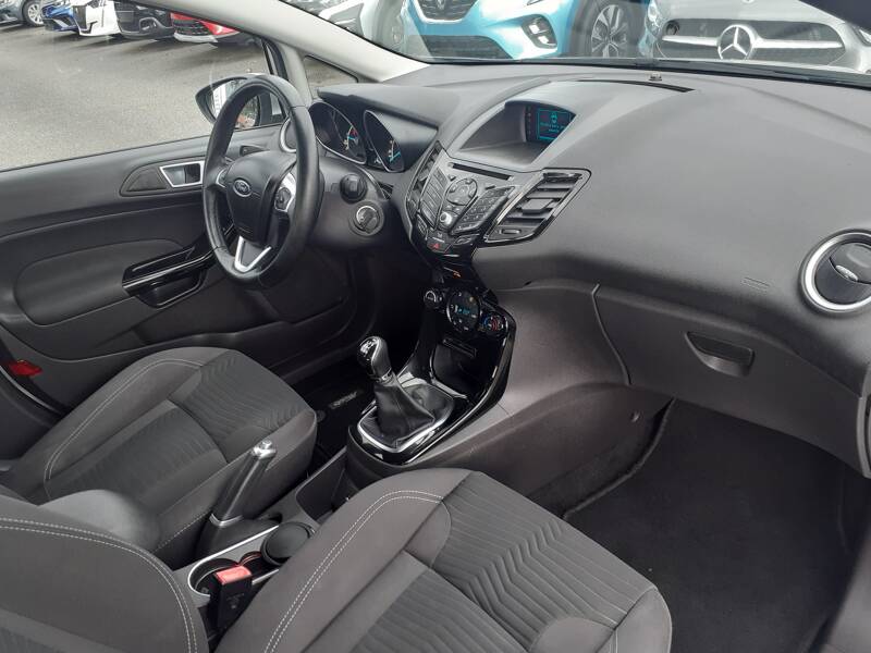 Photo de la voiture FORD FIESTA 1.6 TDCi 95 FAP Titanium