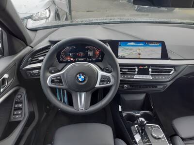 Voir la photo n°5 de la voiture d'occasion BMW SERIE 1 F40 — 118d 150 ch BVA8 M Sport