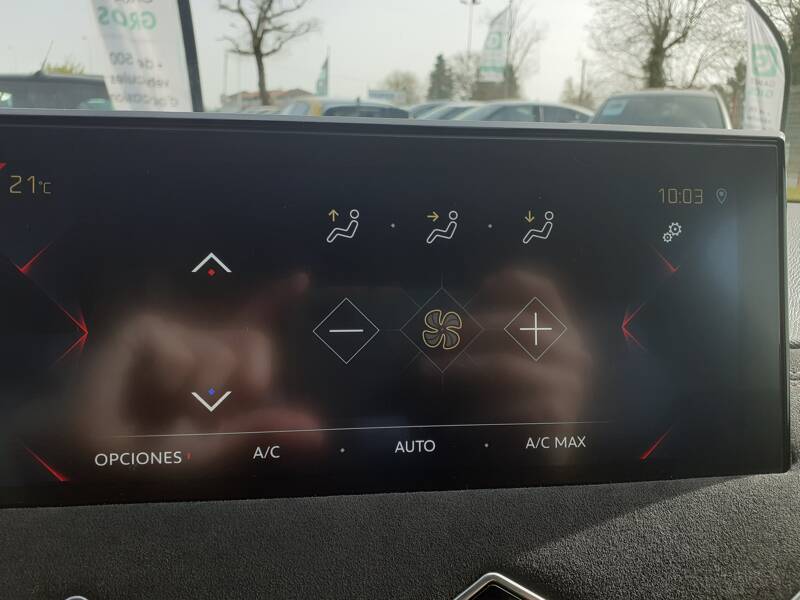 Photo de la voiture DS DS3 CROSSBACK PureTech 130 S&S EAT8 Performance Line