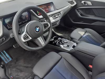 Voir la photo n°4 de la voiture d'occasion BMW SERIE 1 F40 — 118d 150 ch BVA8 M Sport