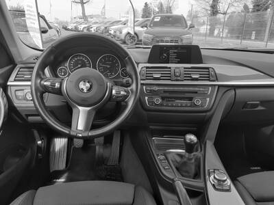 Voir la photo n°5 de la voiture d'occasion BMW SERIE 3 F30 — 320i 170 ch EfficientDynamics Edition Modern